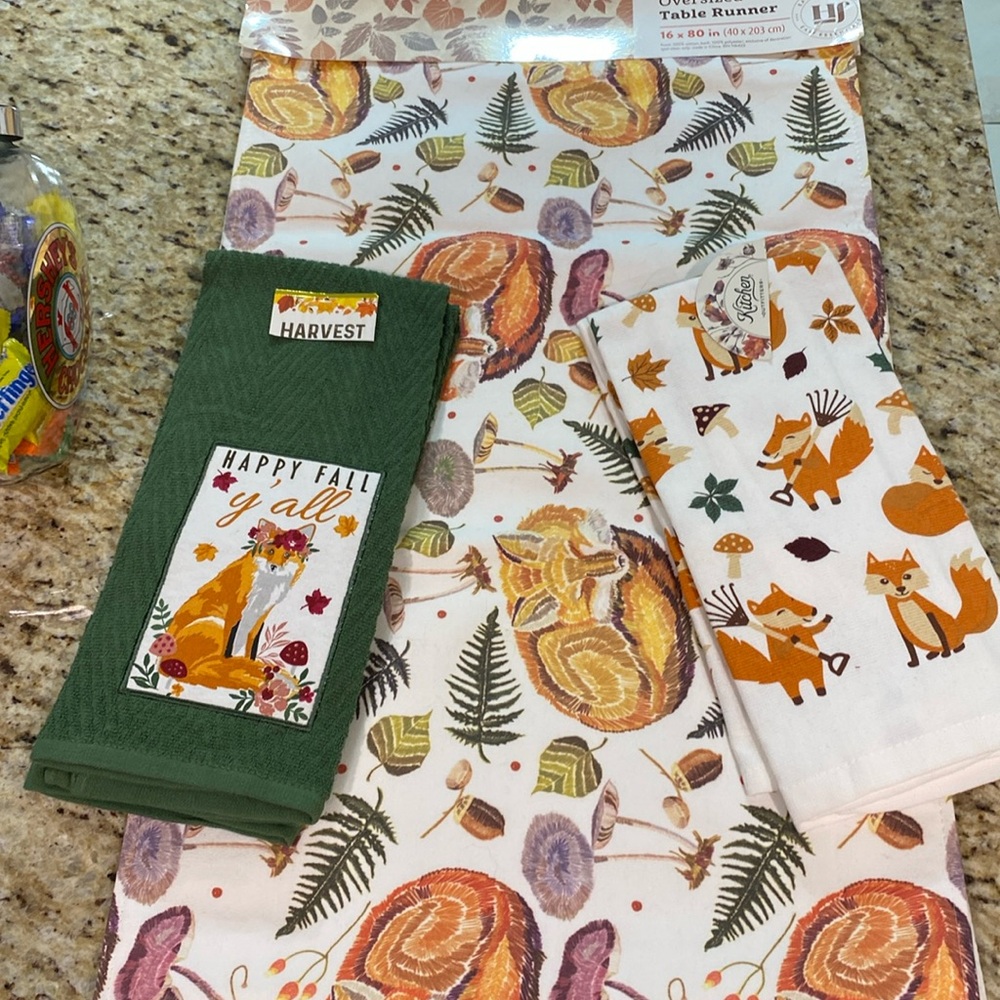 NWT 5 Pc Bundle Boho Fall Fox Animal Print Table Runner & Kitchen Towels